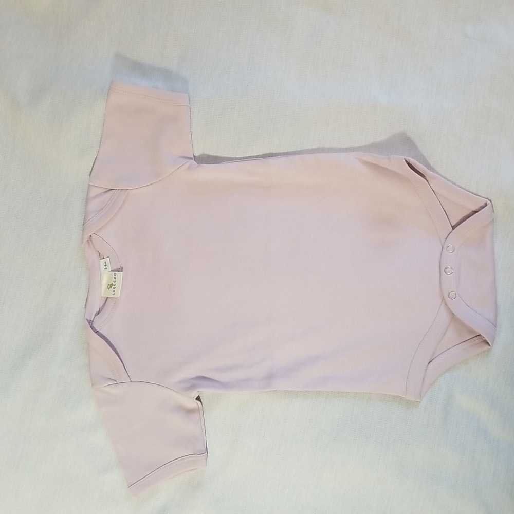 ORGANIC COTTON BABY BODY SUIT 3- 6 MONTHS IN MAUVE  LUKEENO